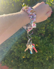 Load image into Gallery viewer, Tiger Scrunchie Wristlet
