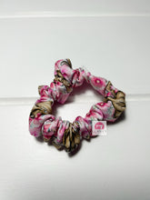 Load image into Gallery viewer, Hot Pink Floral Highland Cow Mini Scrunchies
