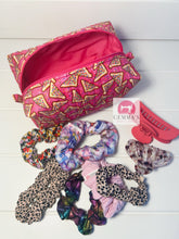 Load image into Gallery viewer, Pink Alien Family Quilted Pouch
